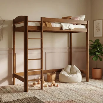 Hochbett aus Massivholz mit Leiter im skandinavischen Kinderzimmer von Need Sleep
